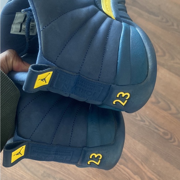 Size 10.5 men neee gone - Picture 4 of 6